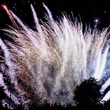 GRAND PYRO