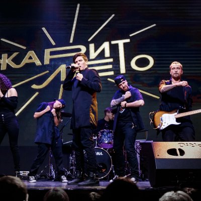 Жарит лето