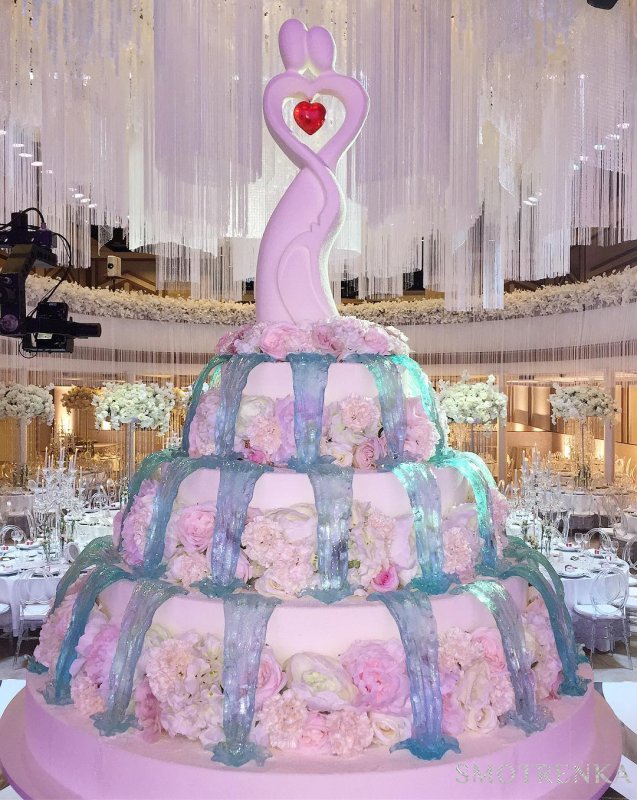 Ренат Агзамов – свадебные торты в Москве