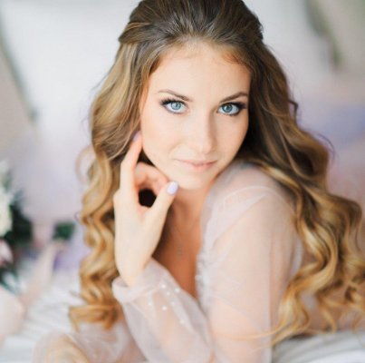 Анна Есик