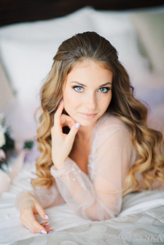 Анна Есик