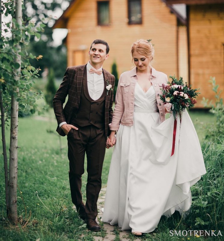 Анна Есик