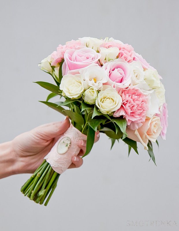 Свадебный букет с розами и эустомой DELICATE PINK - 5 200 ₽