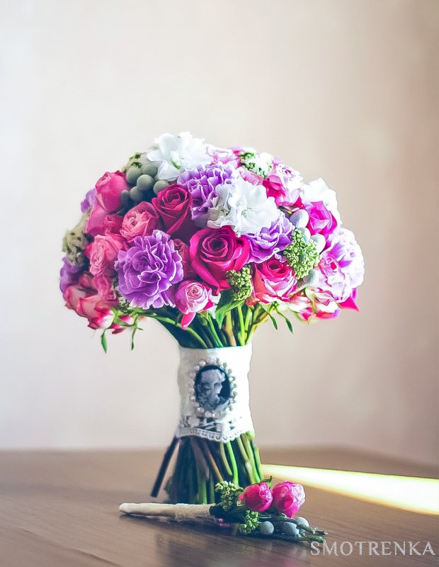 Свадебный букет из роз VIOLET&FUCHSIA - 6 500 ₽