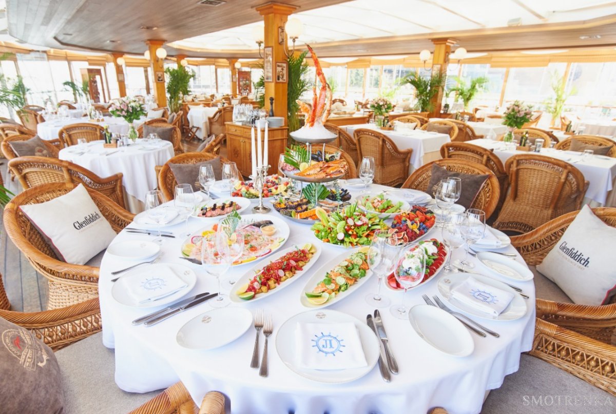 YACHT EVENT